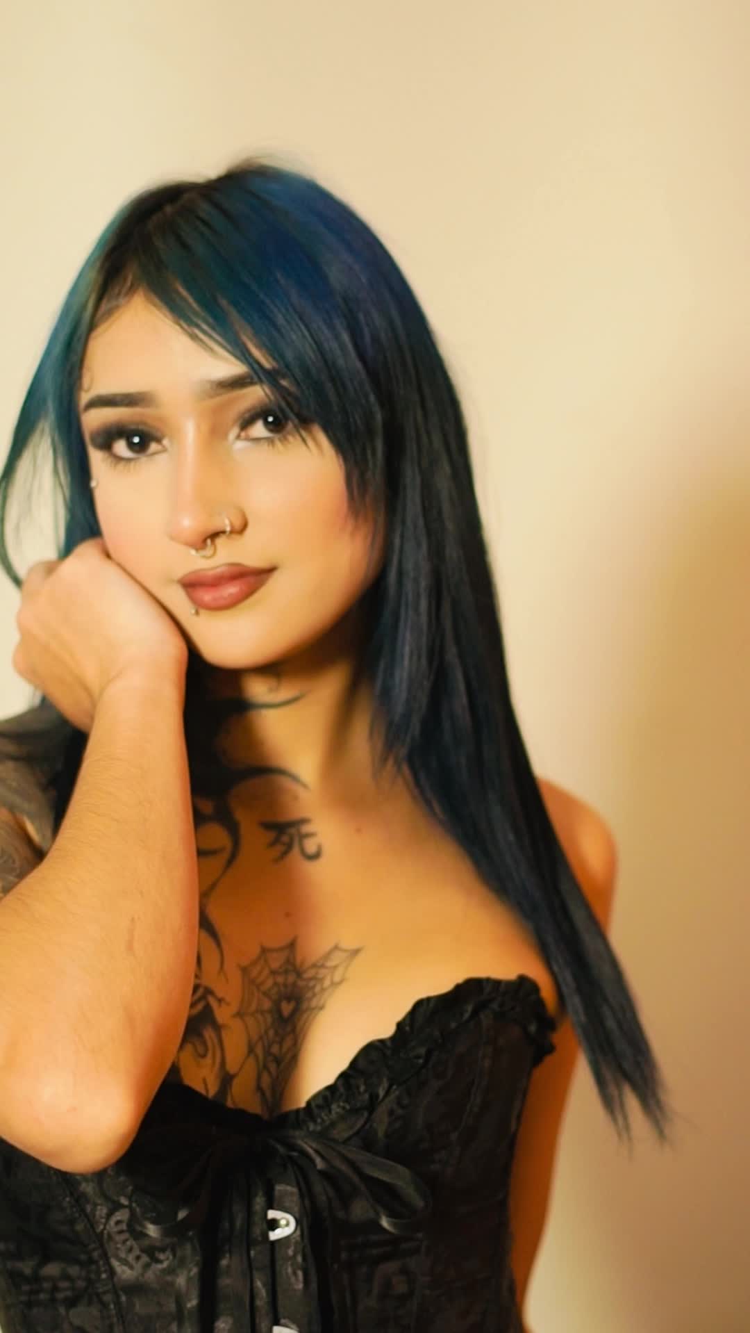 Image 5 of Yuliana-Demon, female webcam model, 18 years old, on live webcam