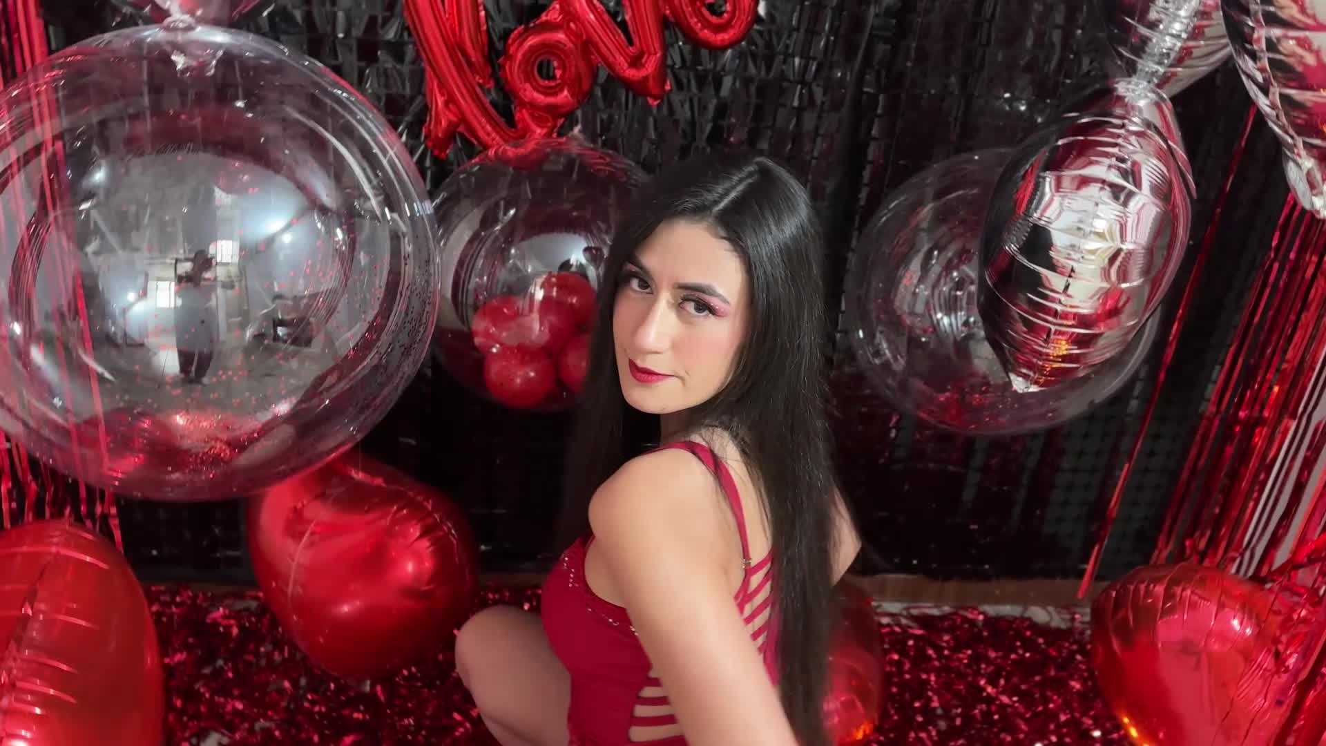 Image 1 of SophieGomez2, female webcam model, 29 years old, on live webcam