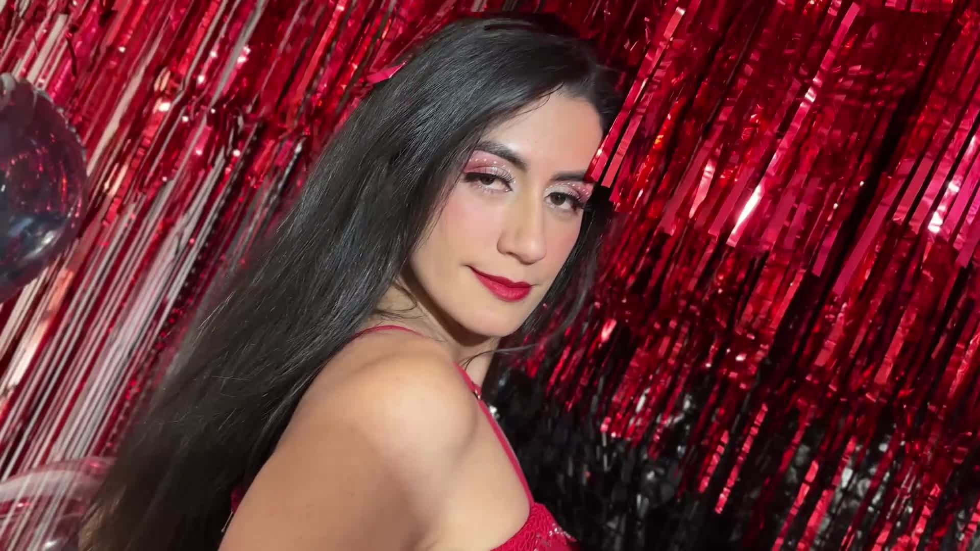 Image 10 of SophieGomez2, female webcam model, 29 years old, on live webcam