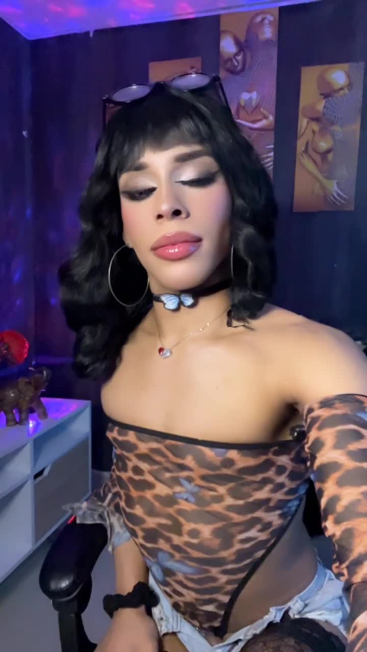 hello guys &mdash; clip by valentinawilson