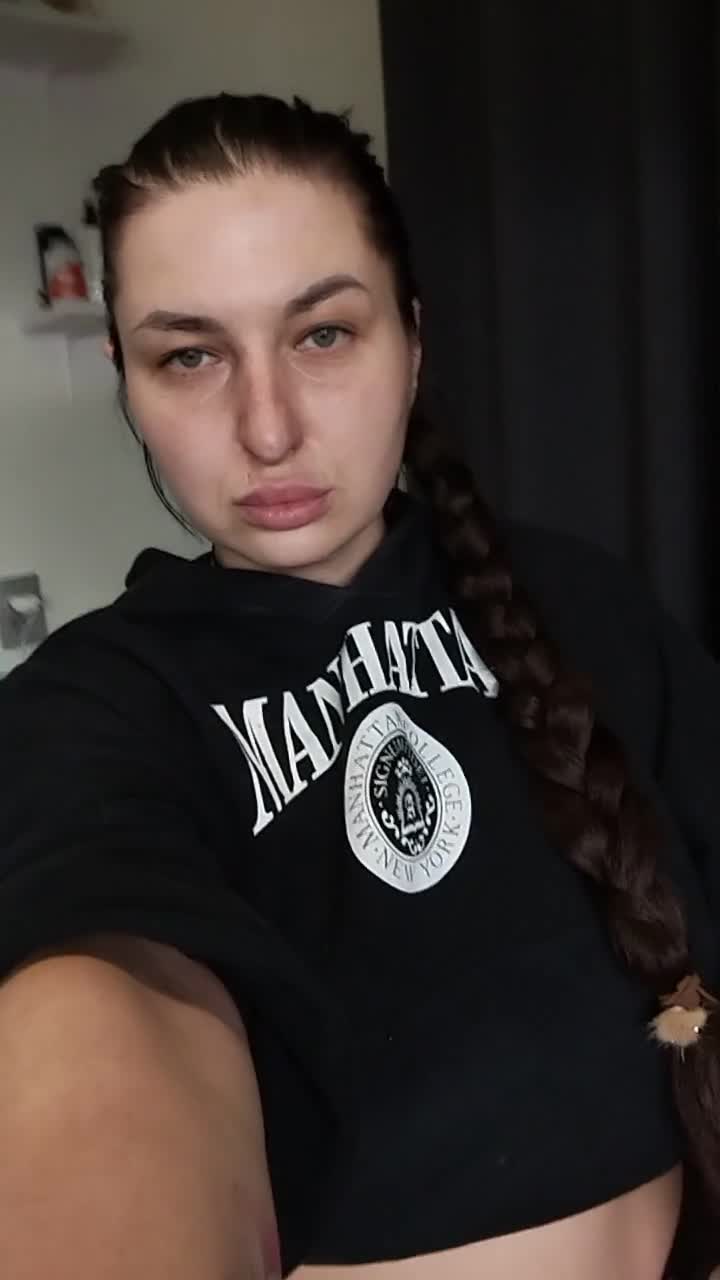 Image 2 of MonicaMilf, female webcam model, 35 years old, on live webcam