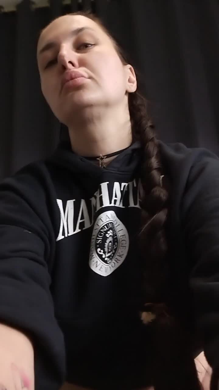 Image 6 of MonicaMilf, female webcam model, 35 years old, on live webcam