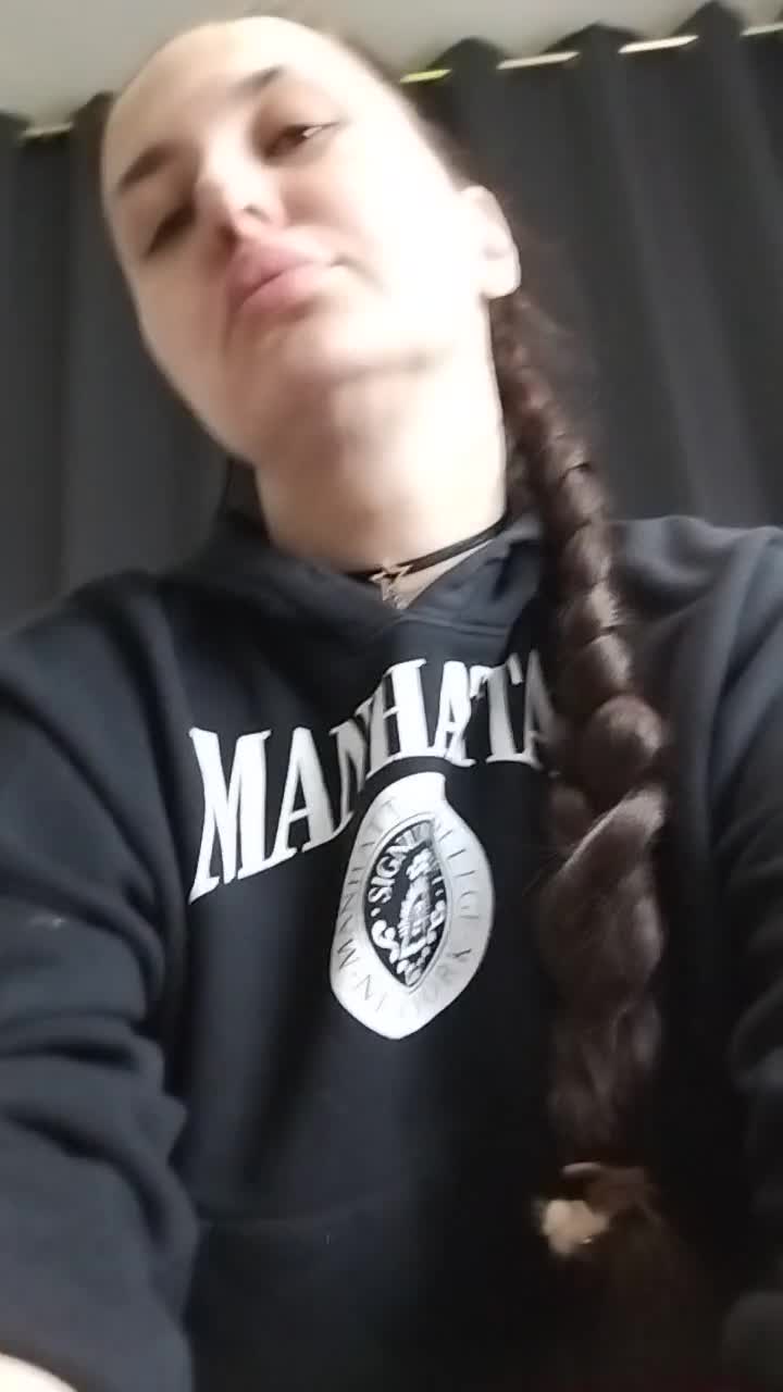 Image 7 of MonicaMilf, female webcam model, 35 years old, on live webcam