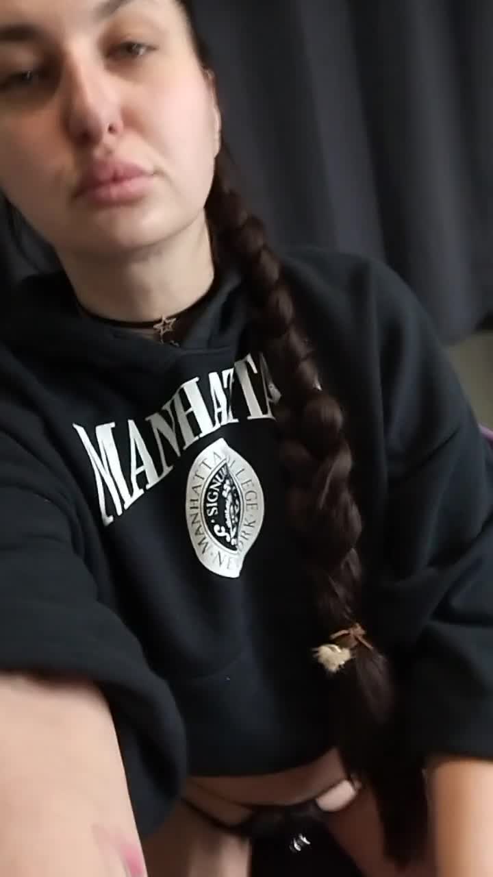 Image 8 of MonicaMilf, female webcam model, 35 years old, on live webcam