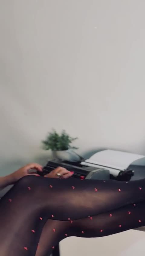 Victoria-Collins Gallery Image 3