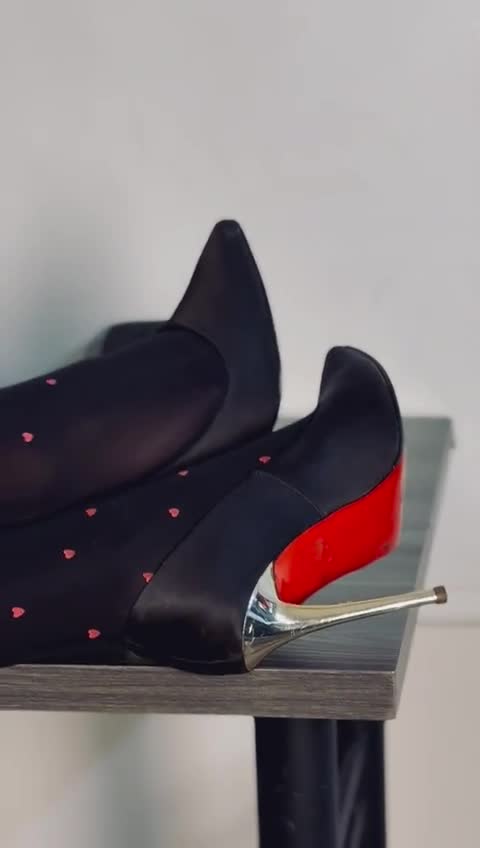 Victoria-Collins Gallery Image 9