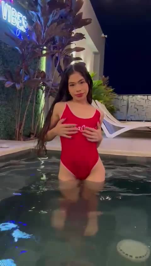 Image 6 of LeiaStone, female webcam model, 19 years old, on live webcam