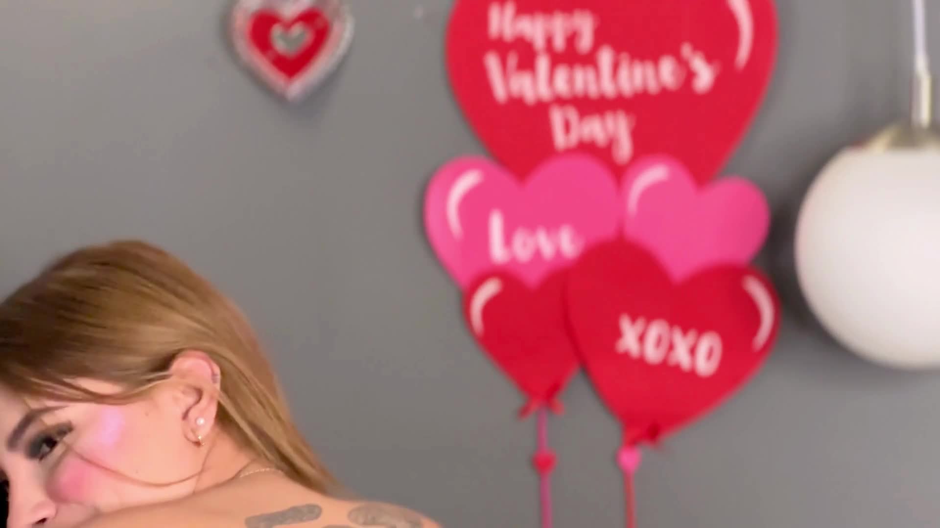 Image 9 of MiluRosse, female webcam model, 21 years old, on live webcam