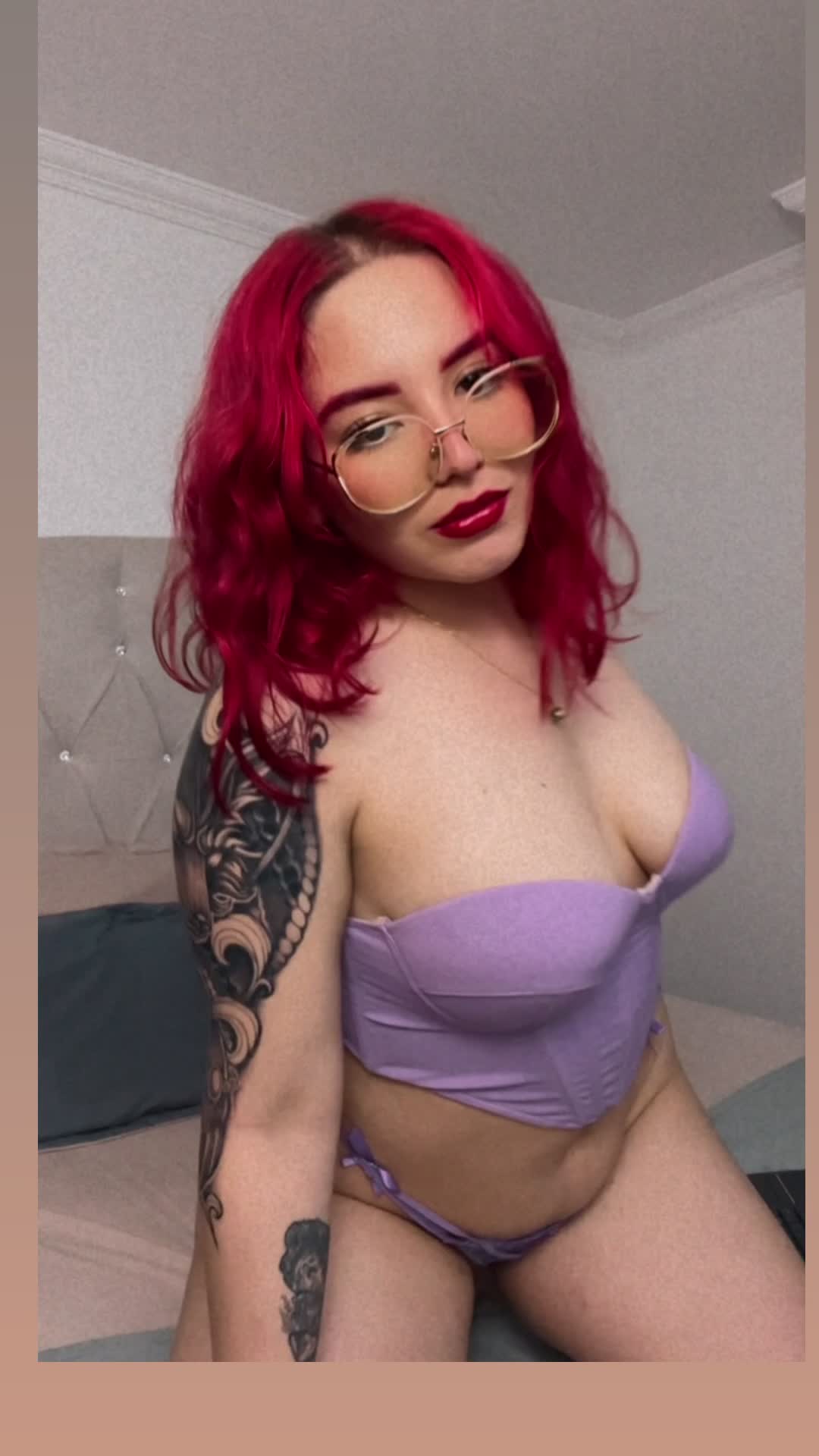 Image 1 of KateMessy1, female webcam model, 19 years old, on live webcam