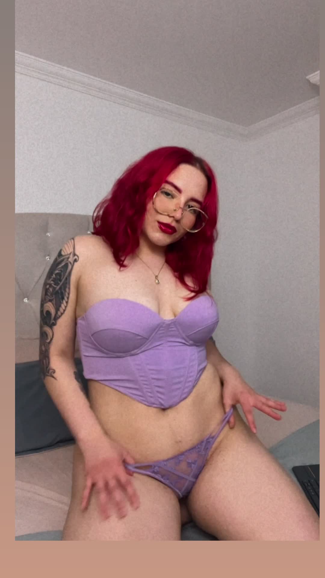 Image 2 of KateMessy1, female webcam model, 19 years old, on live webcam