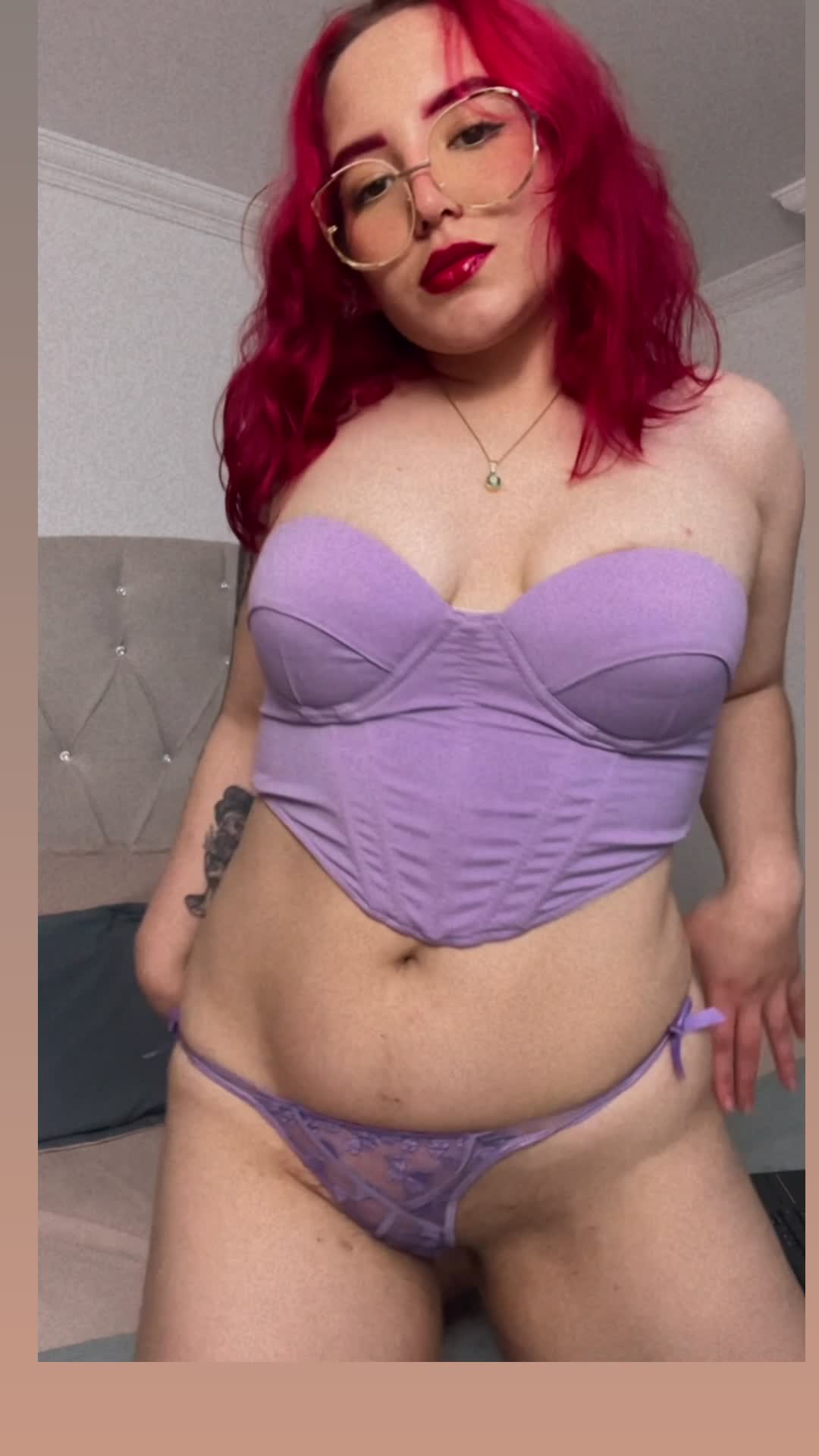 Image 3 of KateMessy1, female webcam model, 19 years old, on live webcam