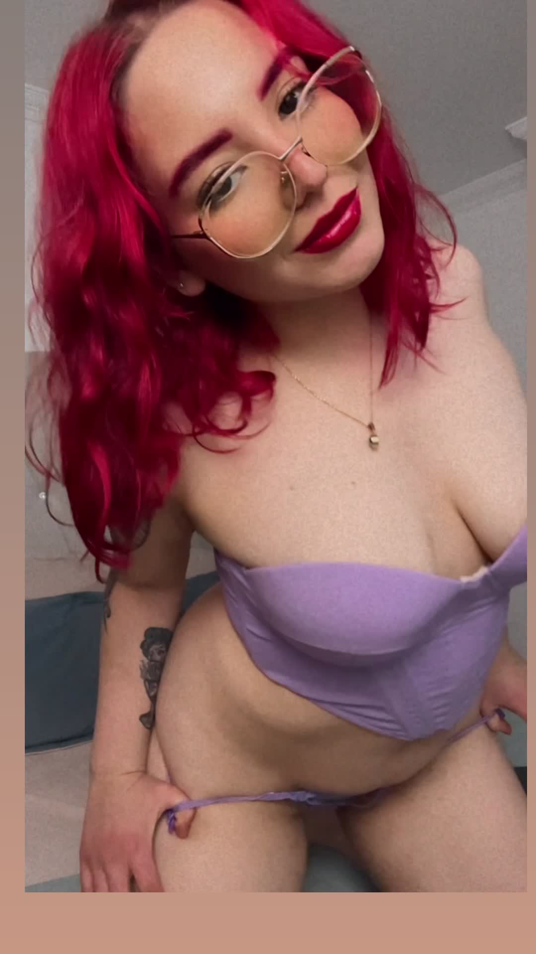 Image 4 of KateMessy1, female webcam model, 19 years old, on live webcam