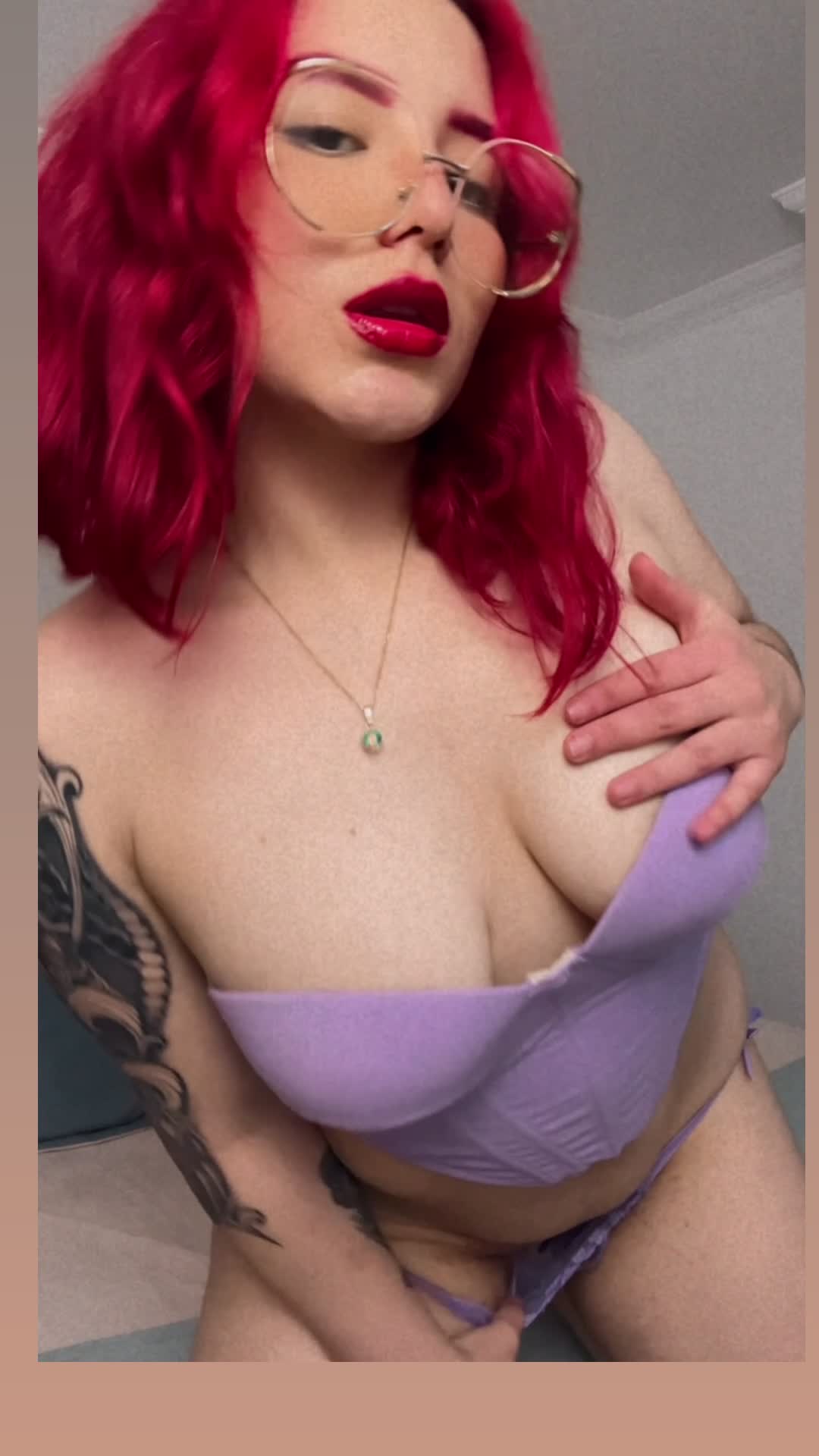 Image 5 of KateMessy1, female webcam model, 19 years old, on live webcam