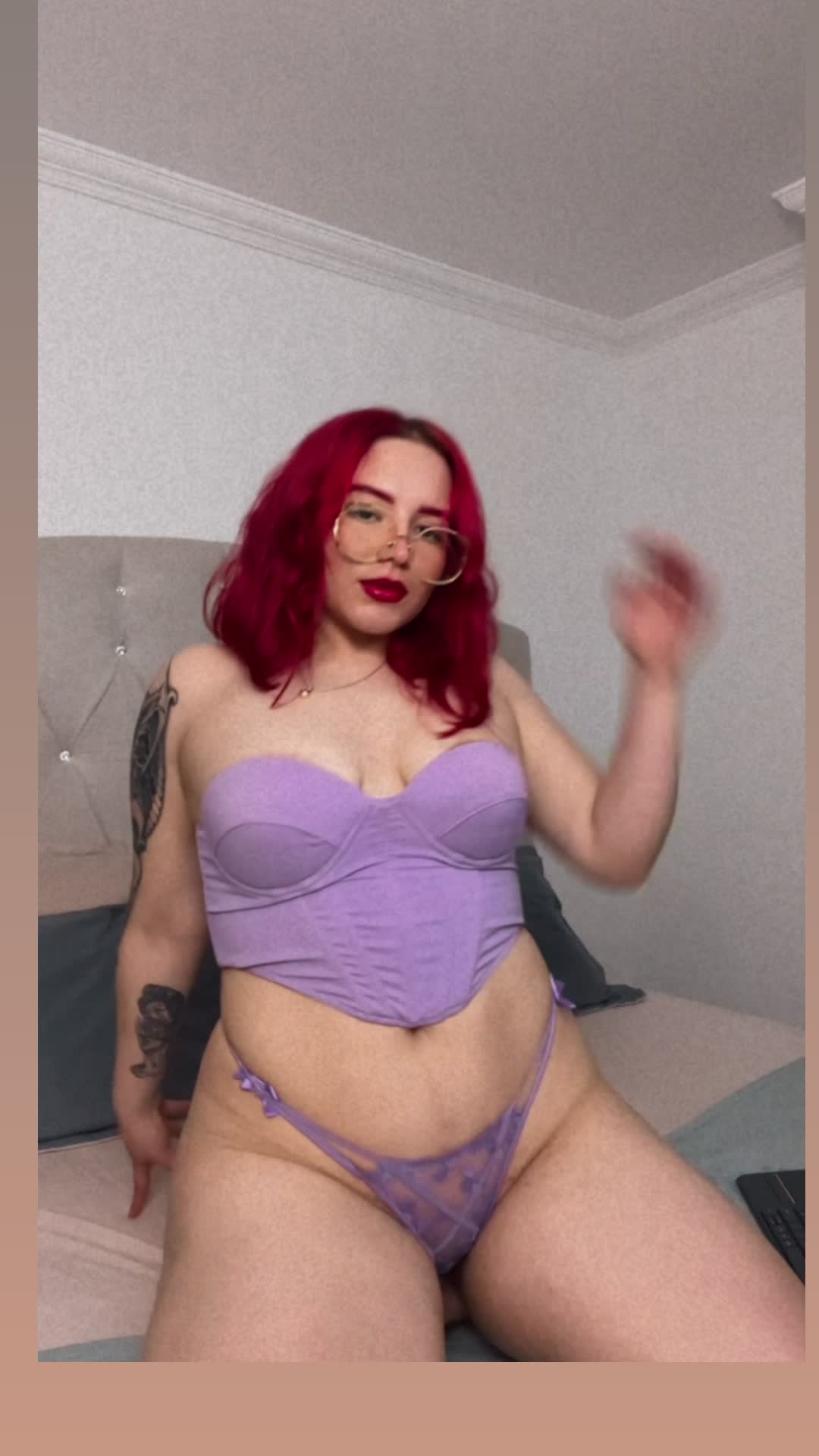 Image 7 of KateMessy1, female webcam model, 19 years old, on live webcam