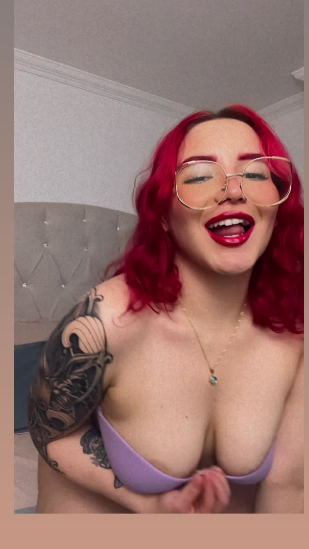 Image 9 of KateMessy1, female webcam model, 19 years old, on live webcam