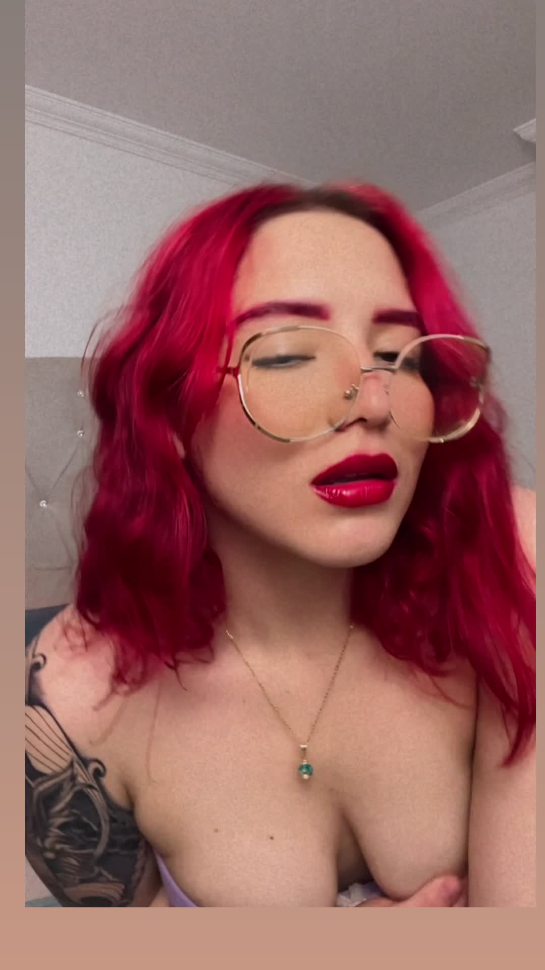 Image 10 of KateMessy1, female webcam model, 19 years old, on live webcam