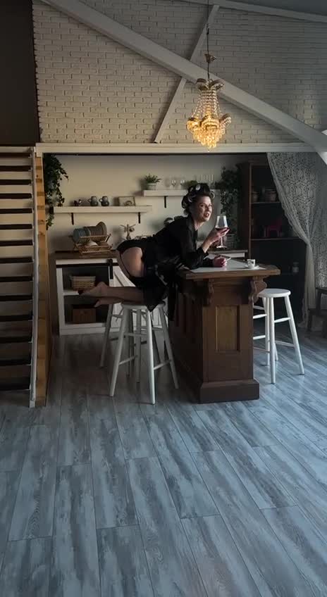 Image 3 of LinaaJoy, female webcam model, 38 years old, on live webcam