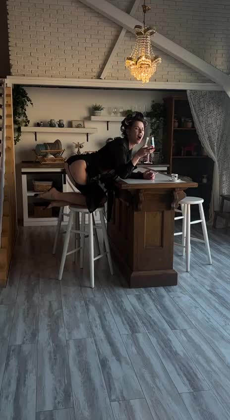 Image 4 of LinaaJoy, female webcam model, 38 years old, on live webcam