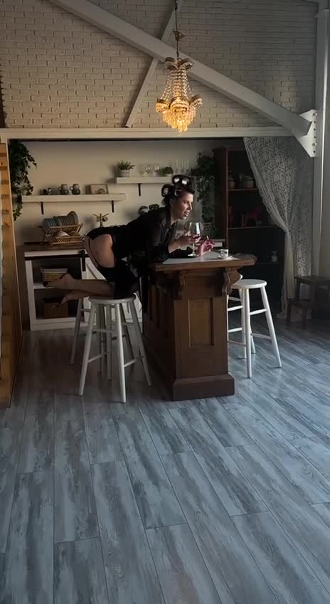 Image 5 of LinaaJoy, female webcam model, 38 years old, on live webcam