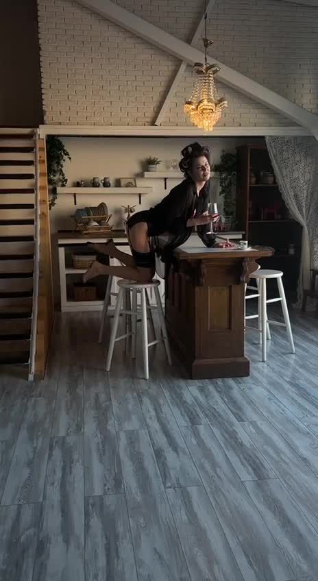 Image 7 of LinaaJoy, female webcam model, 38 years old, on live webcam