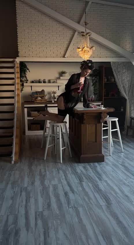 Image 8 of LinaaJoy, female webcam model, 38 years old, on live webcam