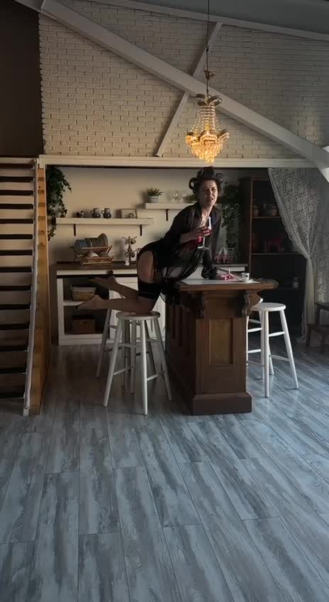 Image 9 of LinaaJoy, female webcam model, 38 years old, on live webcam