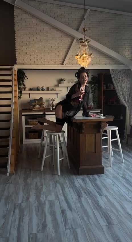 Image 10 of LinaaJoy, female webcam model, 38 years old, on live webcam