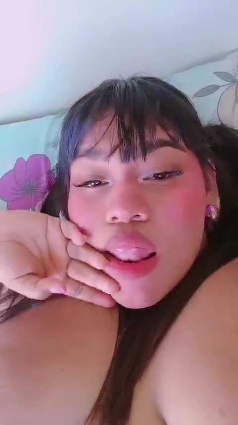 Image 1 of NayaraHanni1, female webcam model, 24 years old, on live webcam