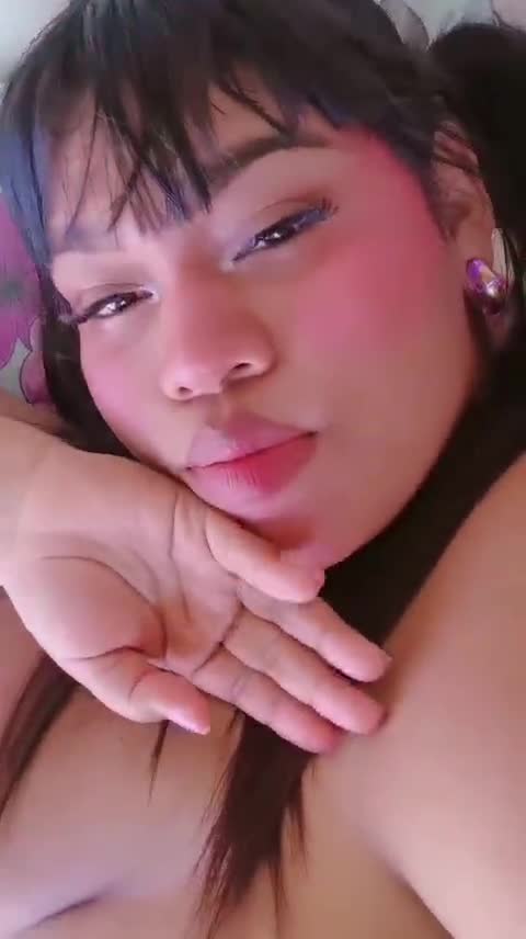 Image 8 of NayaraHanni1, female webcam model, 24 years old, on live webcam