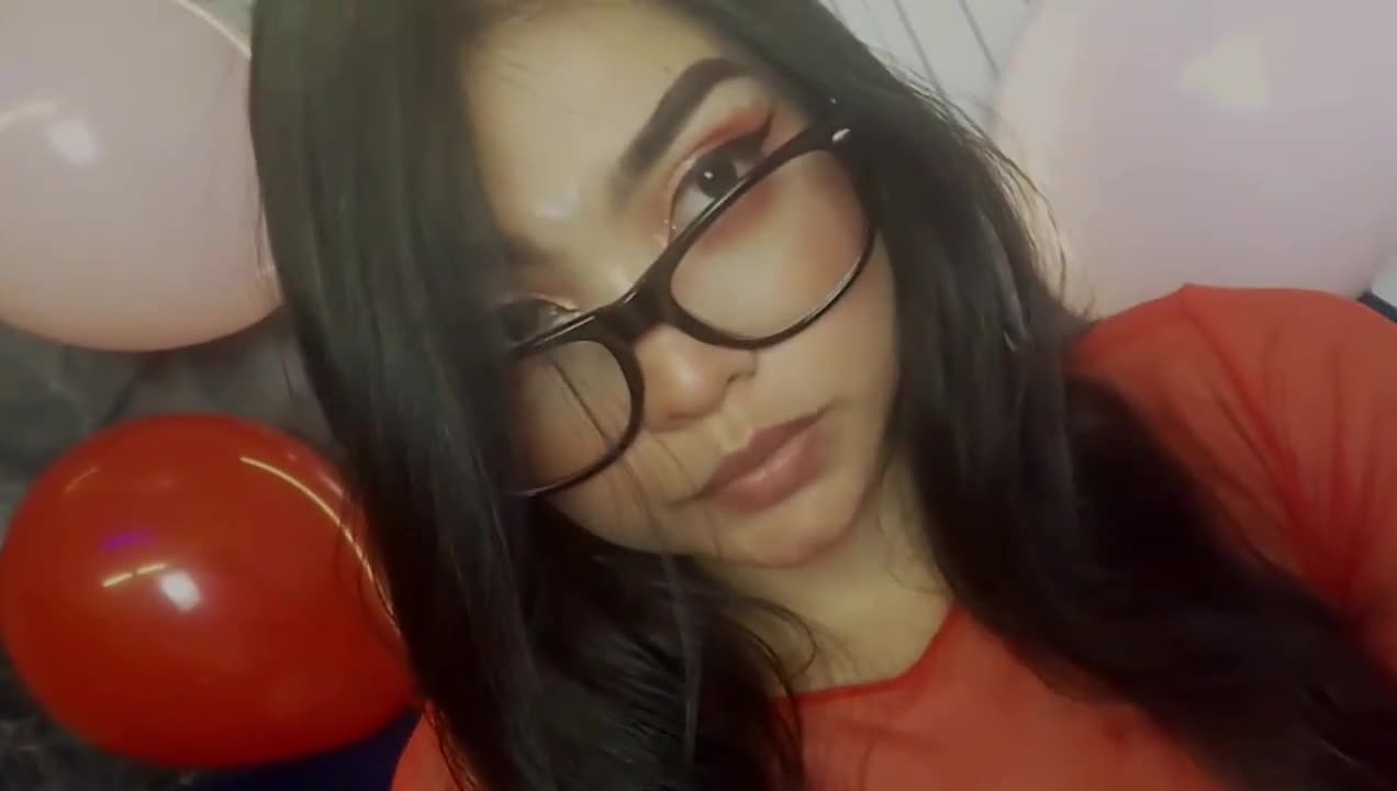 Image 1 of AteneaRoldan, female webcam model, 25 years old, on live webcam