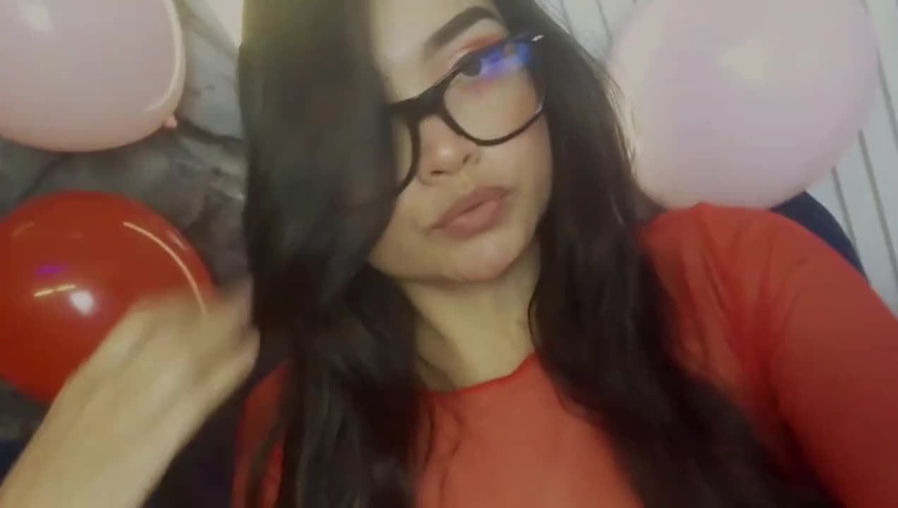 Image 9 of AteneaRoldan, female webcam model, 25 years old, on live webcam