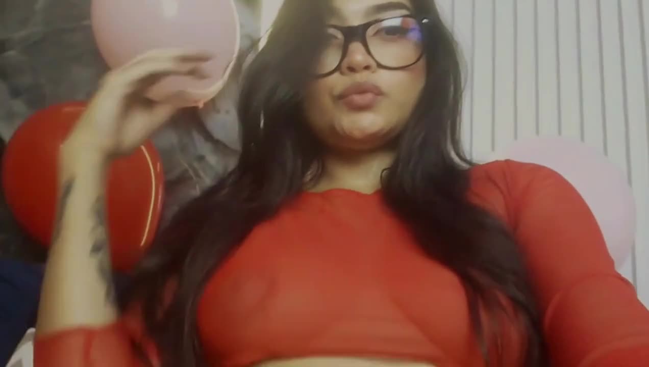 Image 10 of AteneaRoldan, female webcam model, 25 years old, on live webcam