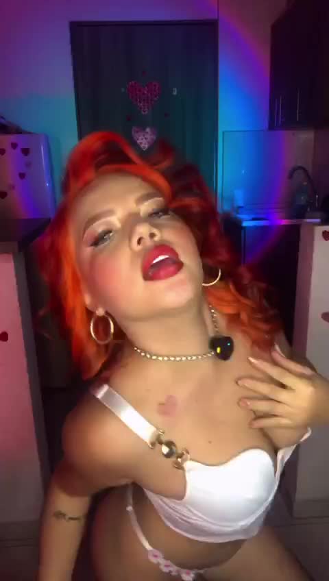 Image 3 of pamelalamberts, female webcam model, 20 years old, on live webcam