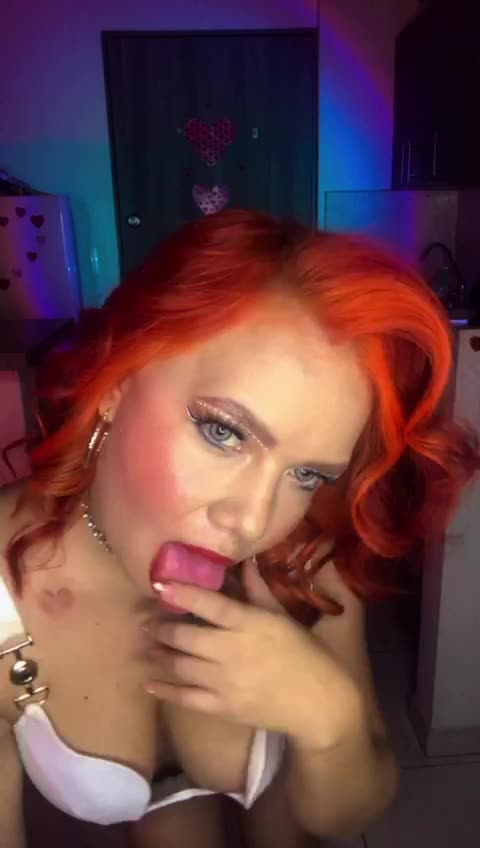 Image 8 of pamelalamberts, female webcam model, 20 years old, on live webcam