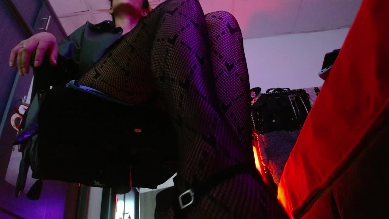 Sexy long fishnet stockings in the powerful Amelie &mdash; clip by Ameliemartinez