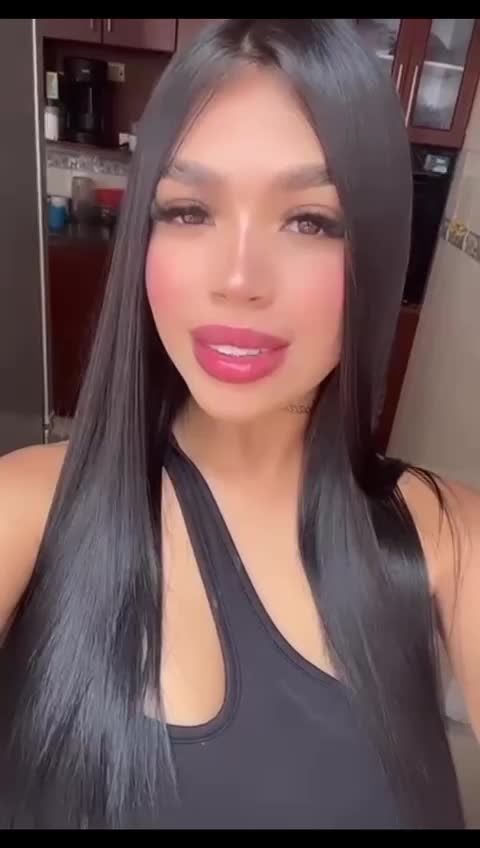 Image 4 of tifanymonroehot, female webcam model, 18 years old, on live webcam