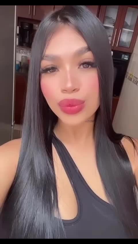 Image 5 of tifanymonroehot, female webcam model, 18 years old, on live webcam