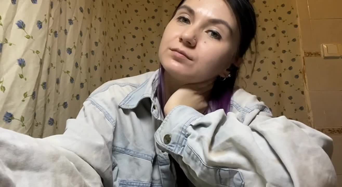 Image 6 of NakitaBayardo, female webcam model, 18 years old, on live webcam