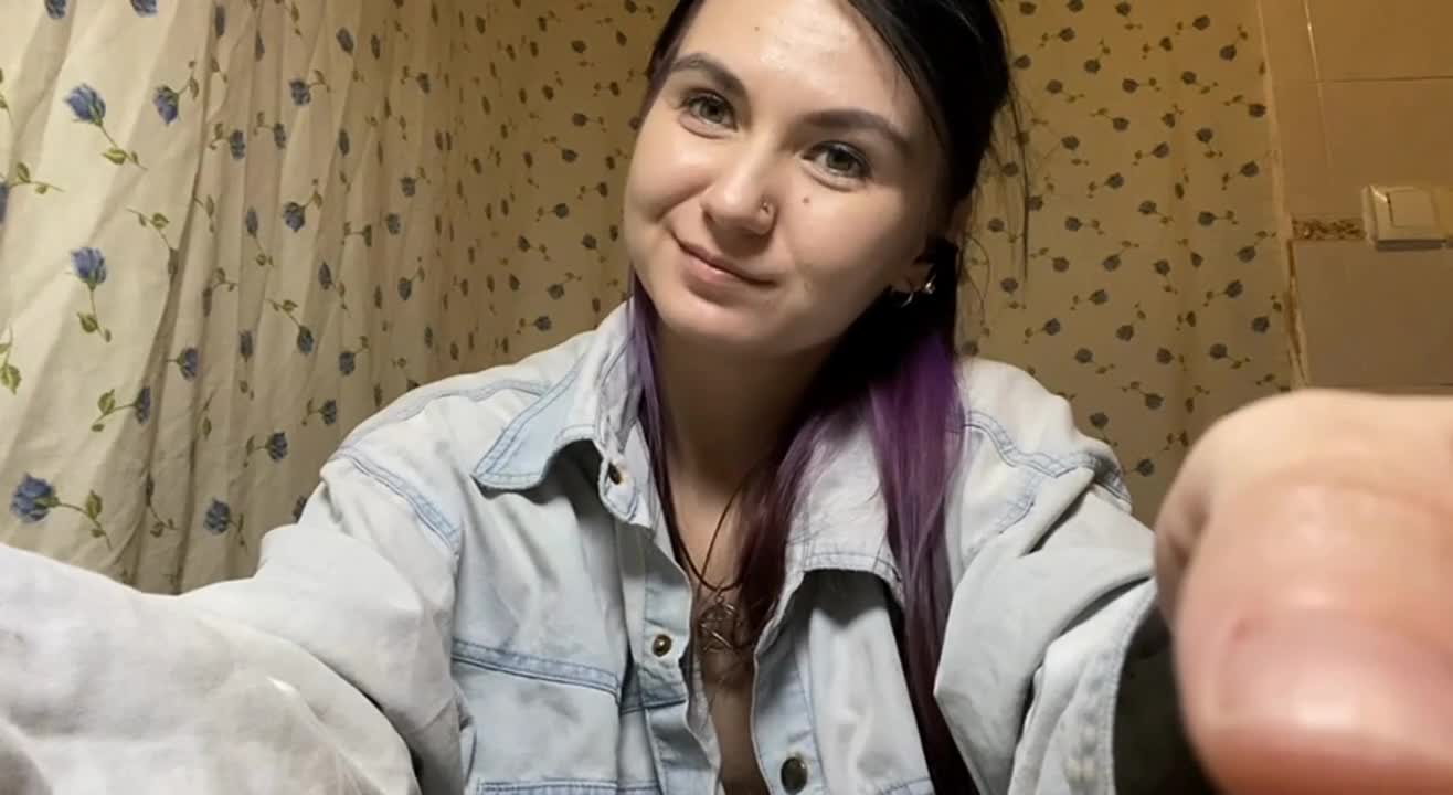 Image 12 of NakitaBayardo, female webcam model, 18 years old, on live webcam