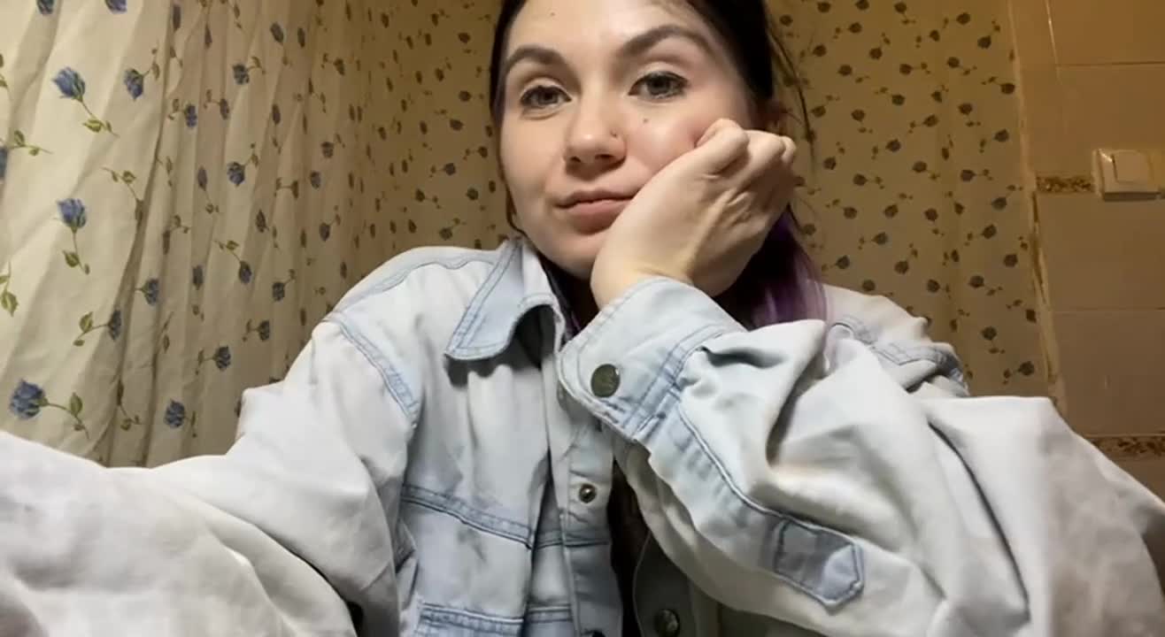 Image 13 of NakitaBayardo, female webcam model, 18 years old, on live webcam