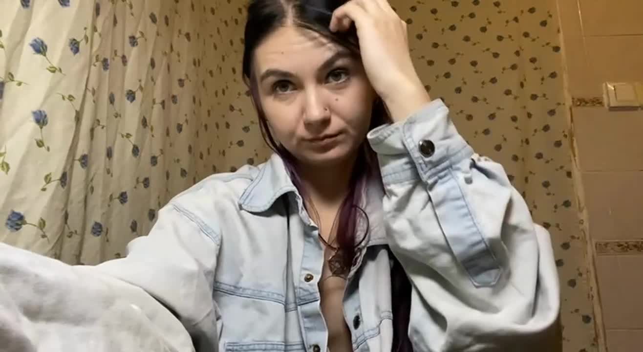 Image 17 of NakitaBayardo, female webcam model, 18 years old, on live webcam