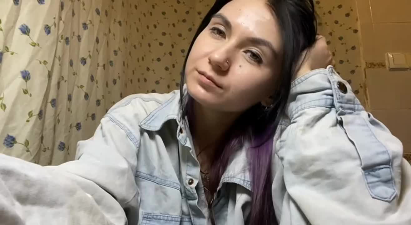 Image 19 of NakitaBayardo, female webcam model, 18 years old, on live webcam