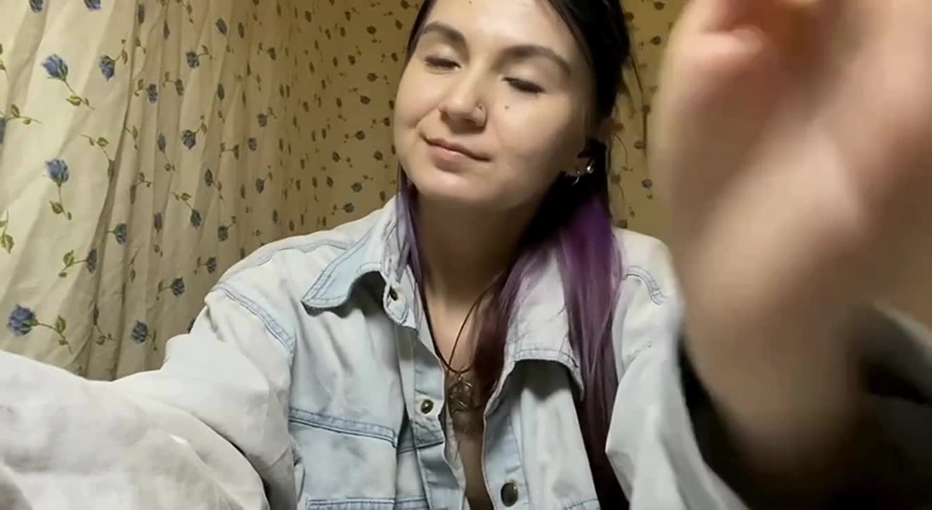 Image 22 of NakitaBayardo, female webcam model, 18 years old, on live webcam