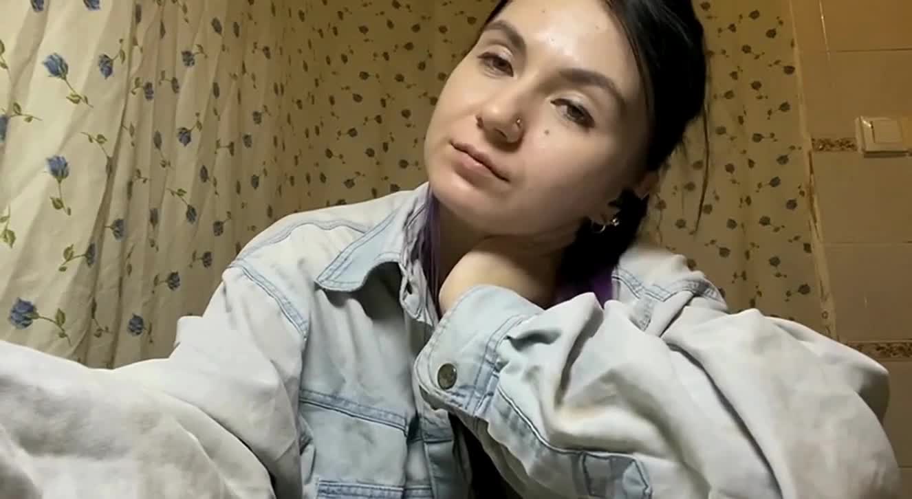 Image 25 of NakitaBayardo, female webcam model, 18 years old, on live webcam