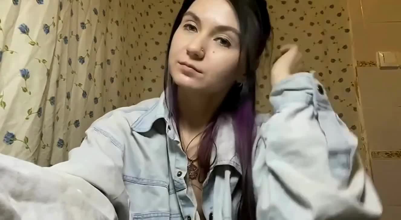 Image 27 of NakitaBayardo, female webcam model, 18 years old, on live webcam