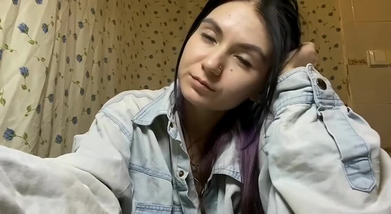 Image 28 of NakitaBayardo, female webcam model, 18 years old, on live webcam