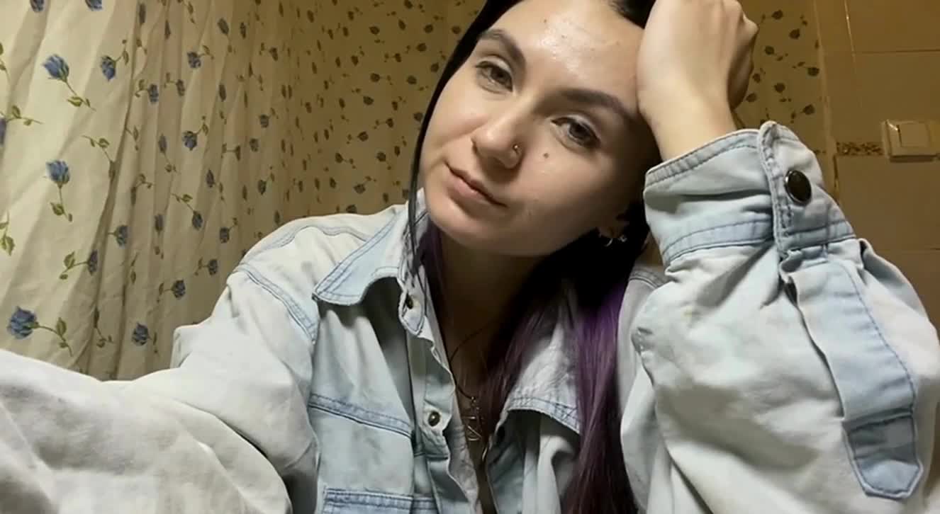 Image 30 of NakitaBayardo, female webcam model, 18 years old, on live webcam