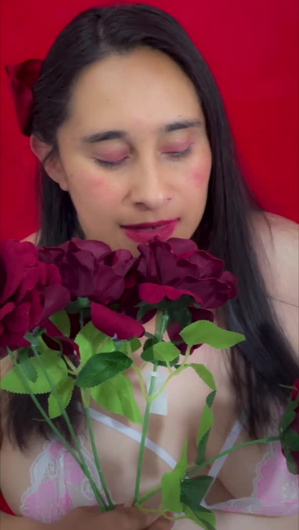 Image 6 of LeilaSmith, female webcam model, 36 years old, on live webcam