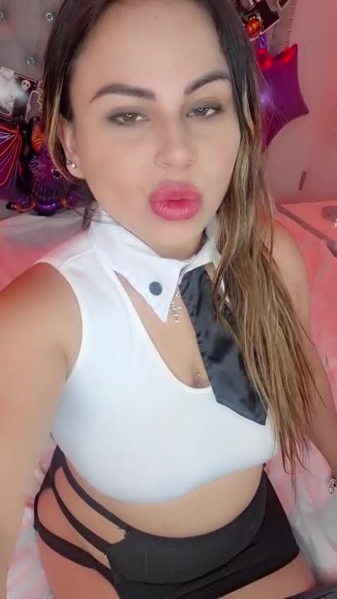 Kiss &mdash; clip by Lia-adams