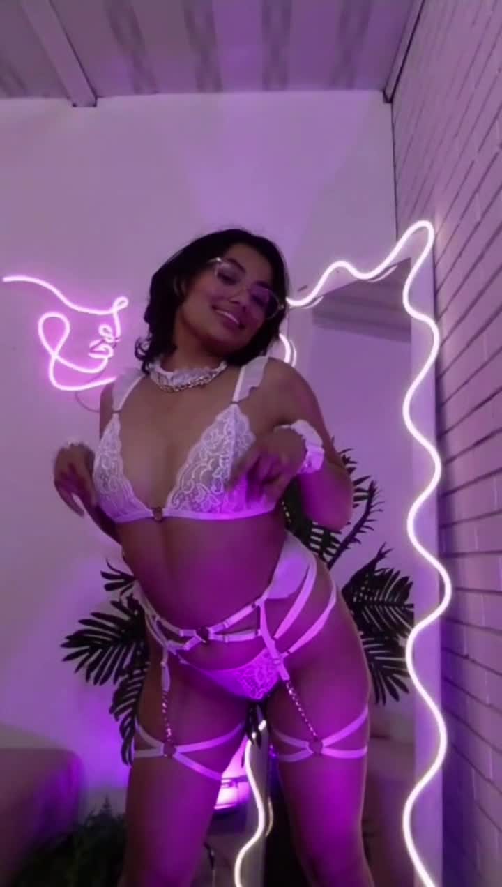 heyy &mdash; clip by PEACHY-TAY